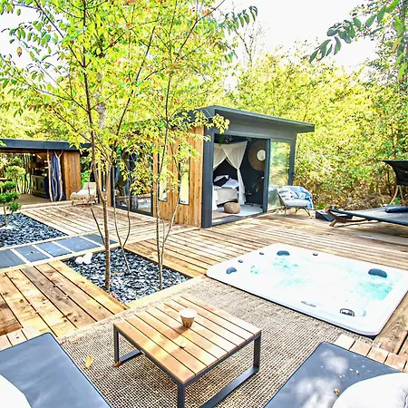 So Wood 33, ÉcoLodge&Spa *